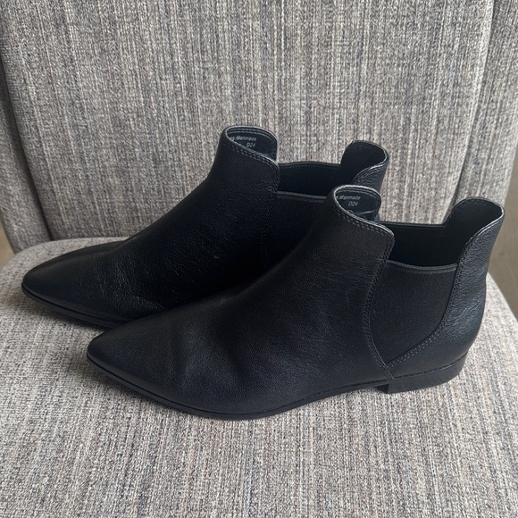 Cole Haan HARA Black Leather Ankle Booties Low Heel Slip-On Women’s Size 8.5B - Picture 1 of 12
